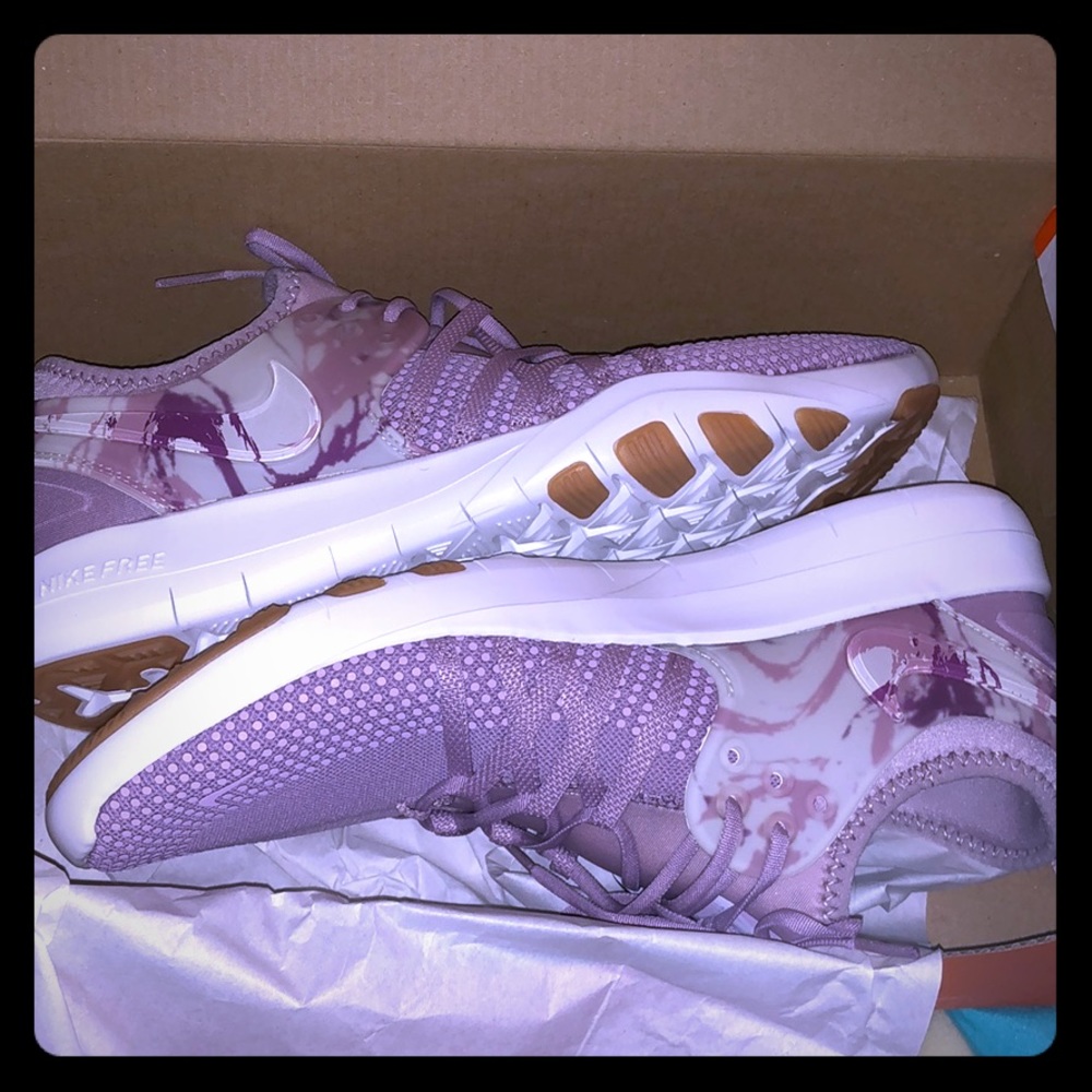 NEW NIKE women’s training shoes never worn